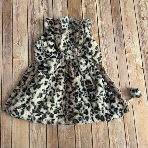 Widgeon Faux Fur Animal Print Vest - Picture 7 of 7